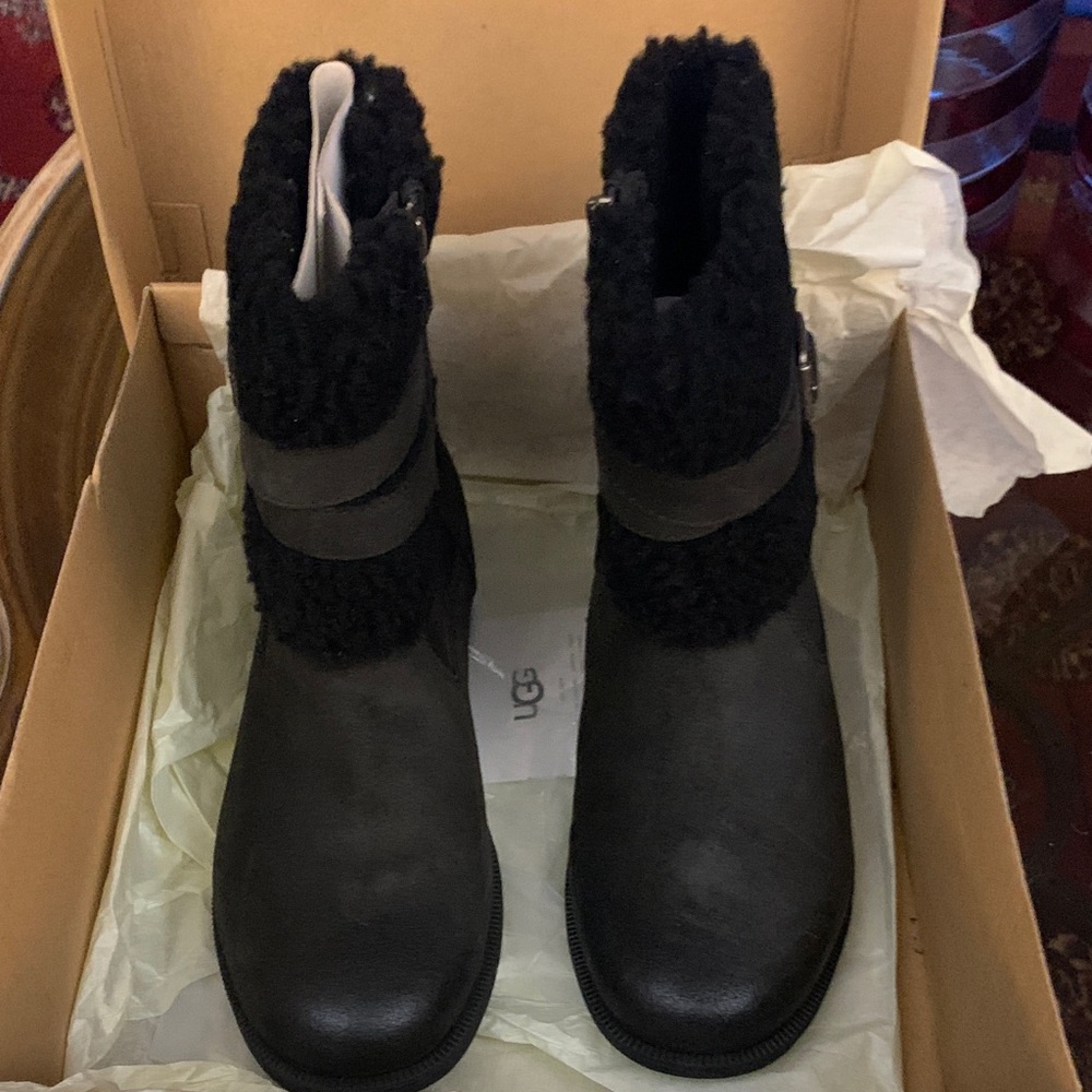 NIB UGG Women's Black Winter Boots. Style is W Blayre #3.